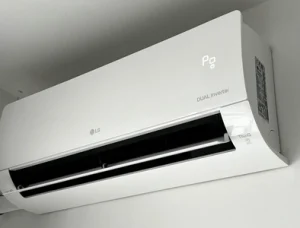 Evaporadora de ar condicionado split instalada na parede
